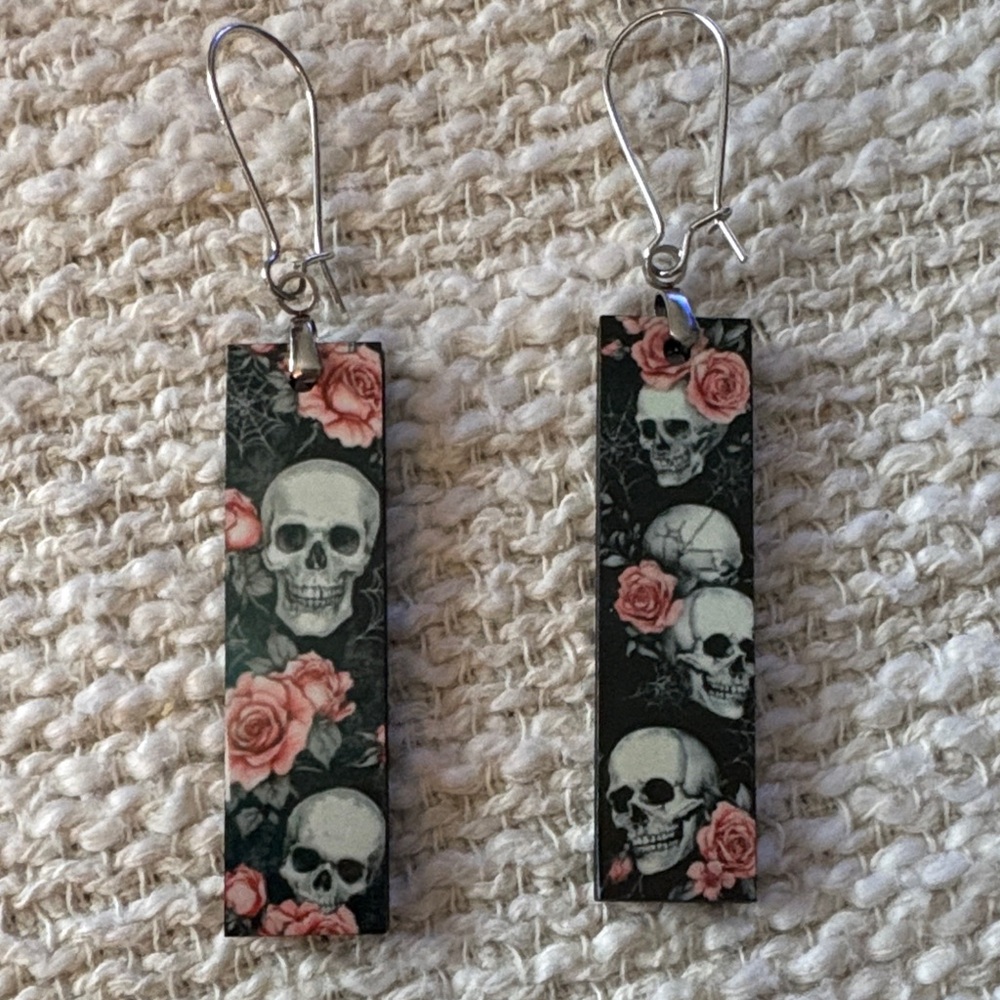 Skull earrings